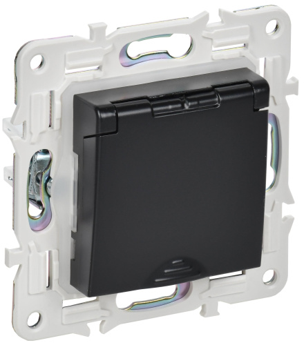 SKANDY Розетка 1-местная с заземлением с защитными шторками и крышкой 16А IP44 SK-R11Bl черный IEK