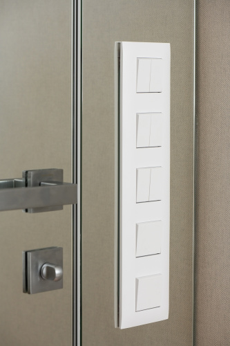 SKANDY Выключатель 2-клавишный перекрестный 10А SK-V06W арктический белый IEK