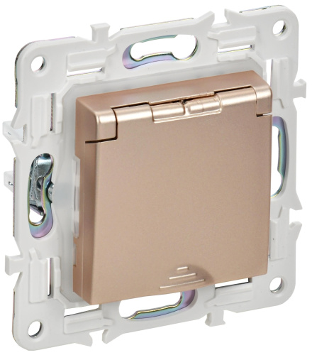 SKANDY Розетка 1-местная с заземлением с защитными шторками и крышкой 16А IP44 SK-R11Sa песочный IEK