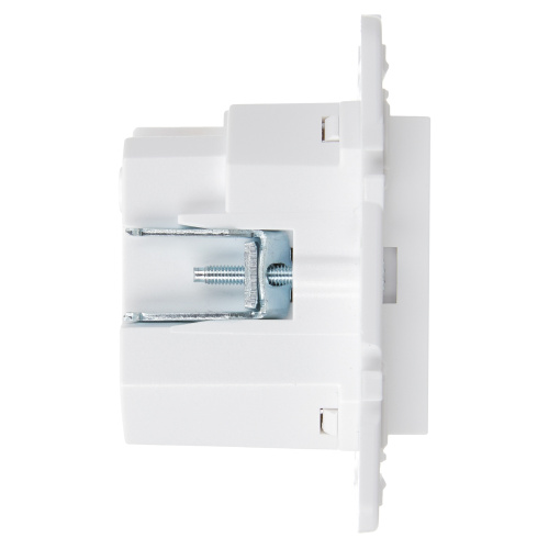 SKANDY Розетка с заземлением с защитными шторками 16А с USB C 18Вт SK-R17W арктический белый IEK