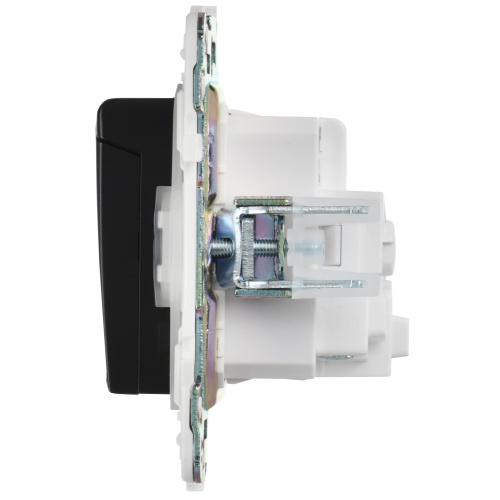 SKANDY Розетка 1-местная с заземлением с защитными шторками и крышкой 16А IP44 SK-R11Bl черный IEK