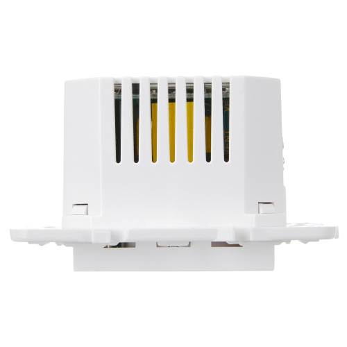 SKANDY Розетка с заземлением с защитными шторками 16А с USB C 18Вт SK-R17W арктический белый IEK